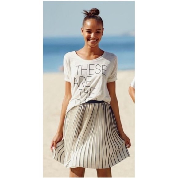 J. Crew Dresses & Skirts - J.Crew Sunburst Pleated Skirt in Navy Stripes - Size 2